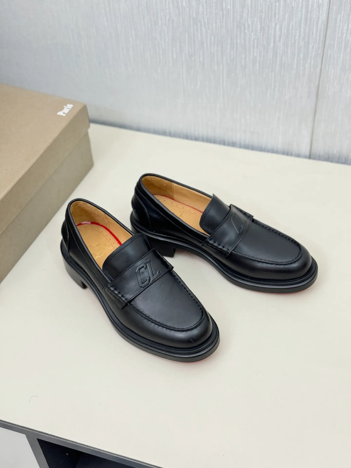 [CL～High-end men's red-soled shoes] Top P: 840💰. Size: 39-44 (38.45.46 can be customized) 🆑Top original order purchasing agent Imported open-edge bead fabric, the lining is made of water-dyed cowhide🉑️ Imported TPU rubber sole, wear-resistant and non-slip, full of European style.